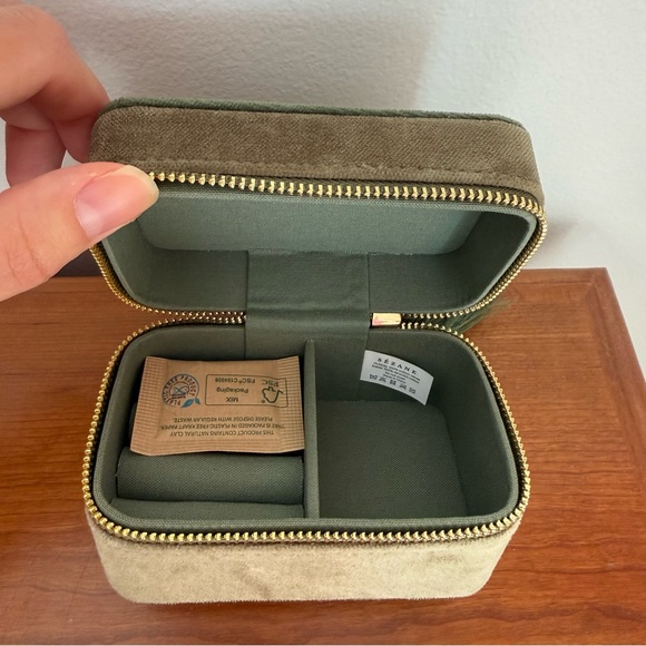 Sezane Green Cotton Velvet Jewelry Case - Picture 7 of 9